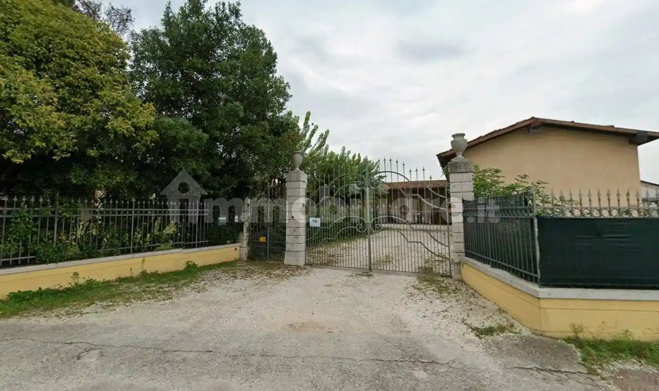 Palazzo - Stabile in vendita a Rezzato