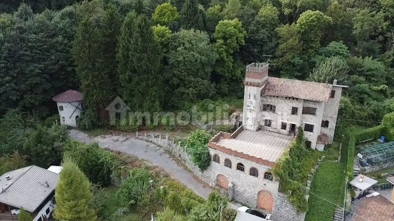 Villa in vendita a Barni
