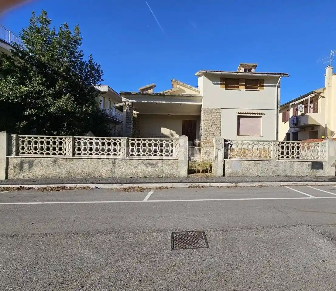 Villa in vendita a Follonica