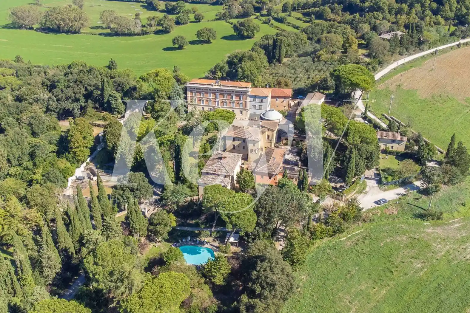 Palazzo - Edificio in vendita a Chiusi