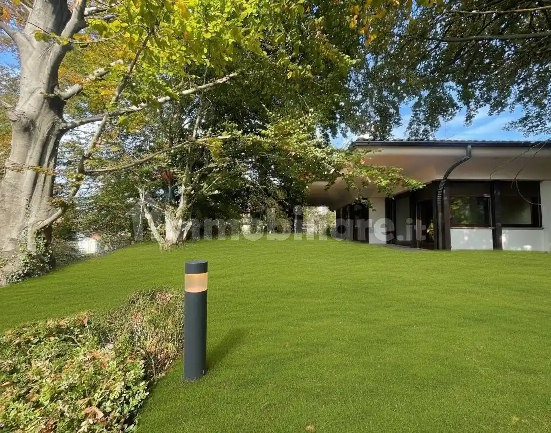 Villa in vendita a Albiolo