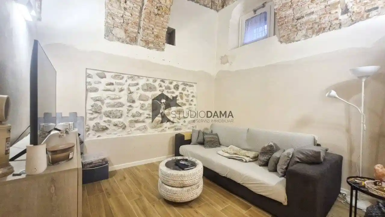 Casa indipendente in vendita a Nave