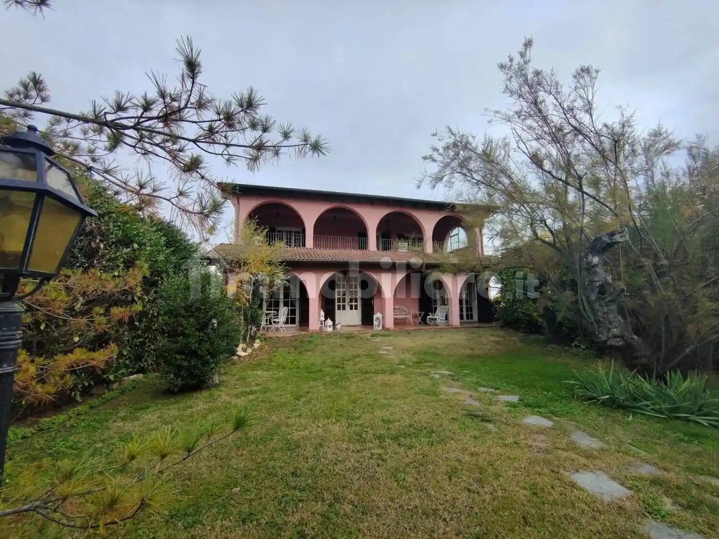 Villa in vendita a San Salvatore Monferrato