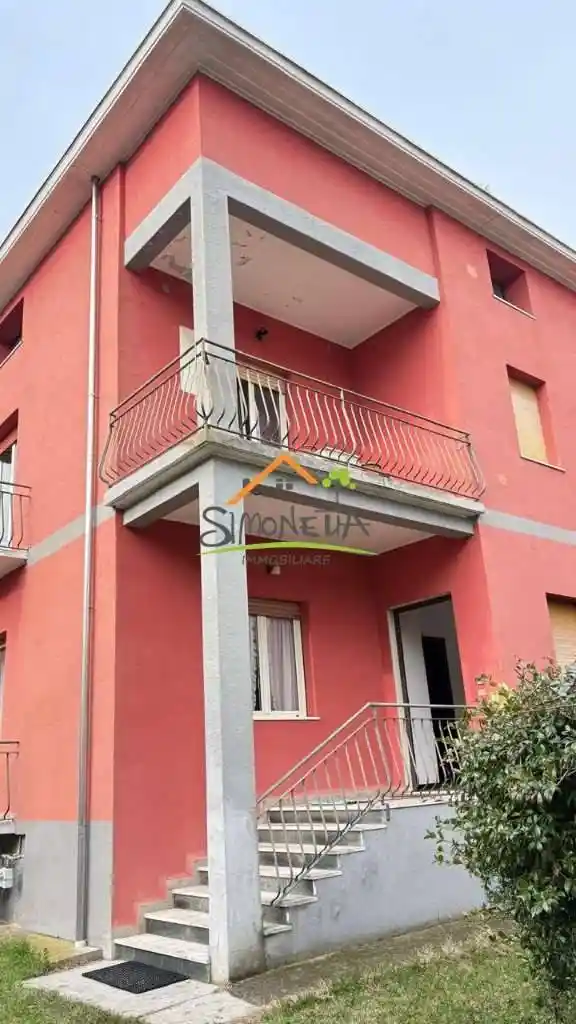 Villa in vendita a Oleggio