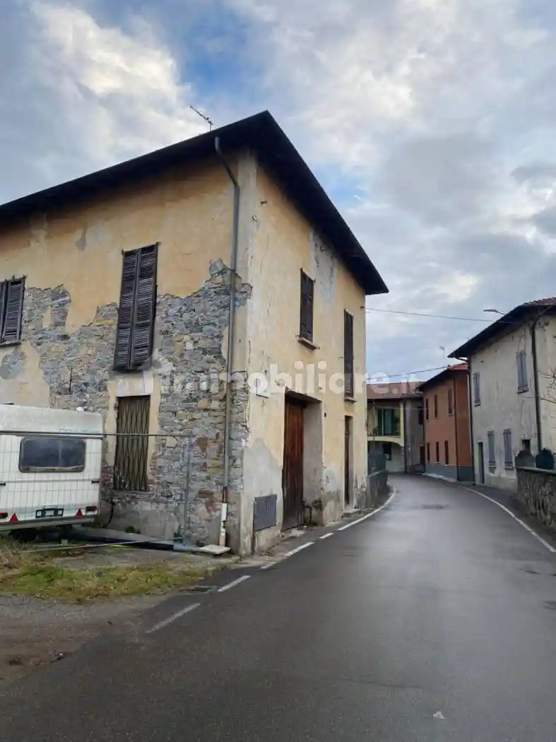 Casa indipendente in vendita a Leggiuno