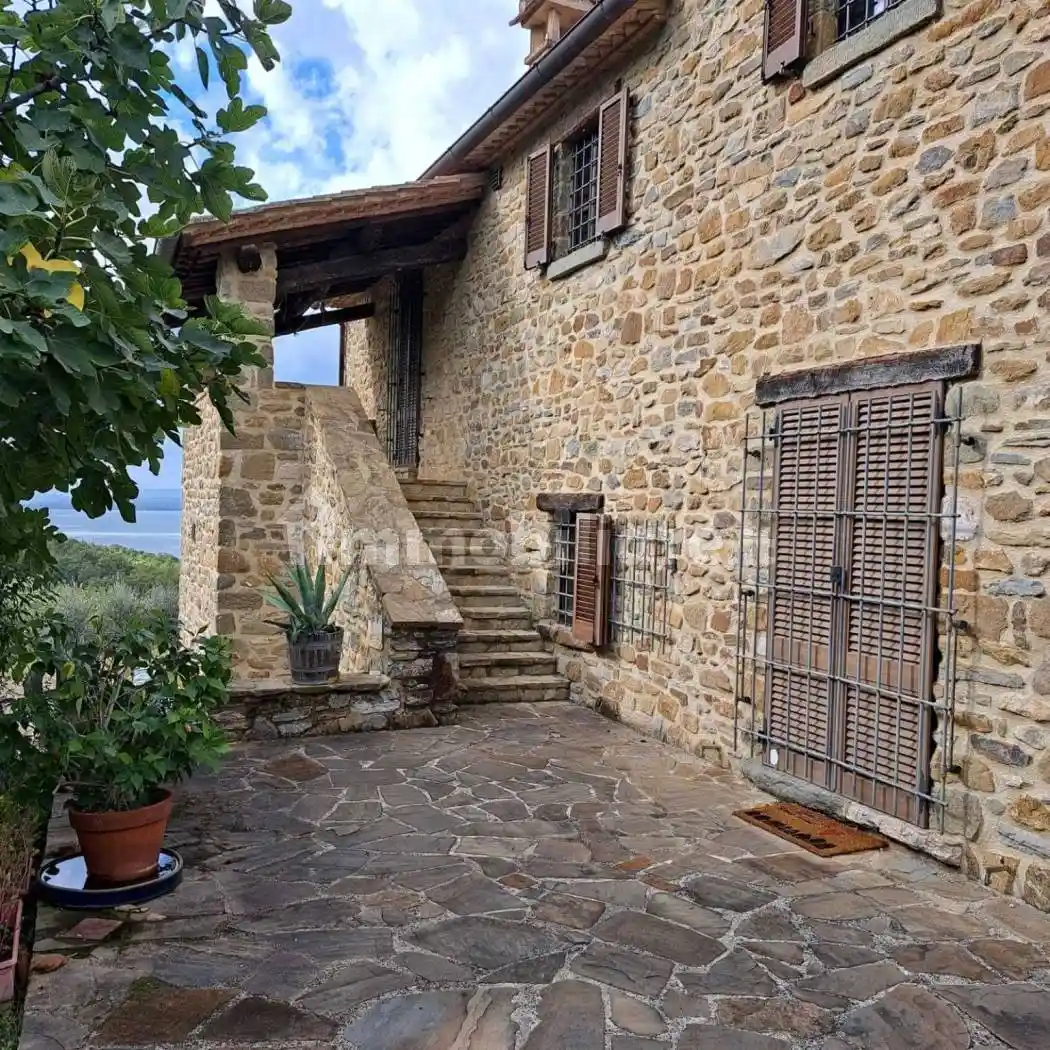 Rustico - Casale in vendita a Magione