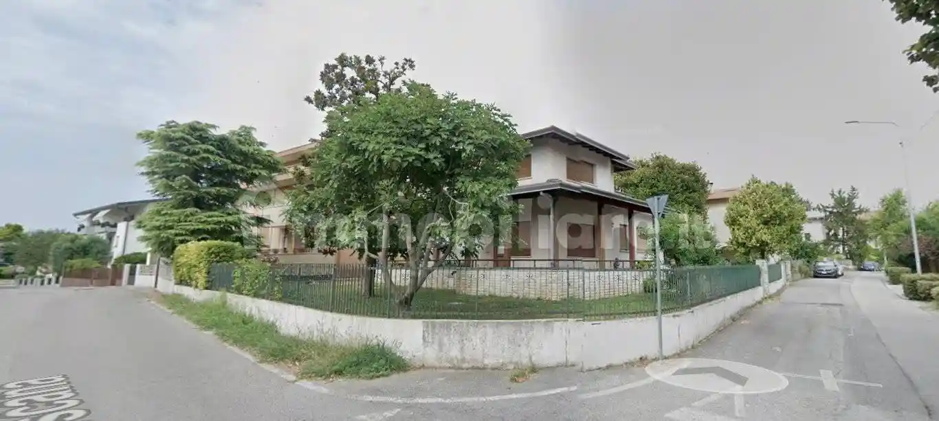 Villa in vendita a Pordenone