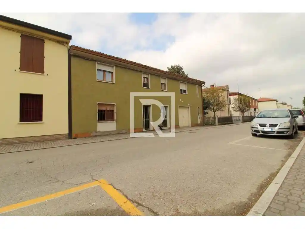 Villa in vendita a Russi