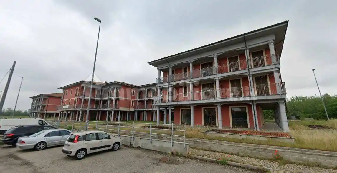 Palazzo - Stabile in vendita a Bornasco