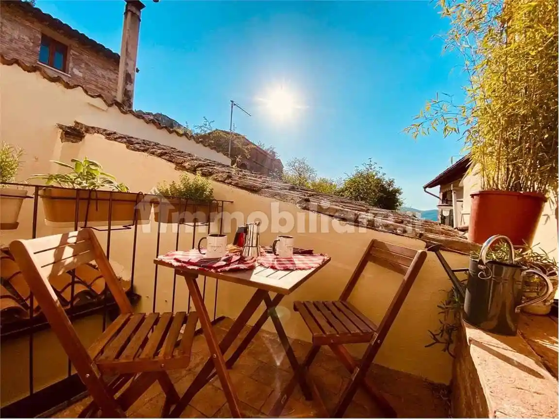 Appartamento in affitto a Todi