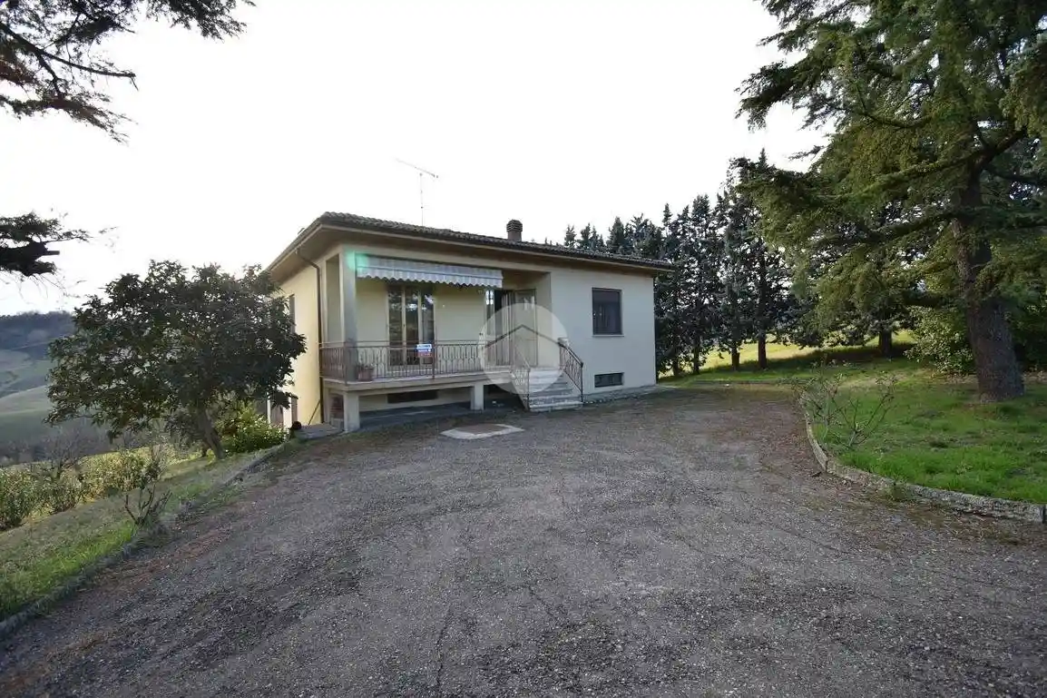 Villa in vendita a Felino