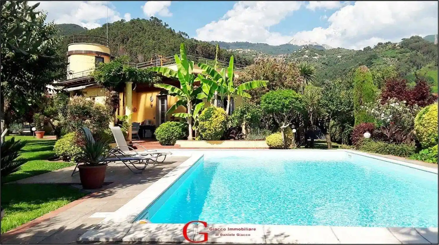 Villa in vendita a Montignoso
