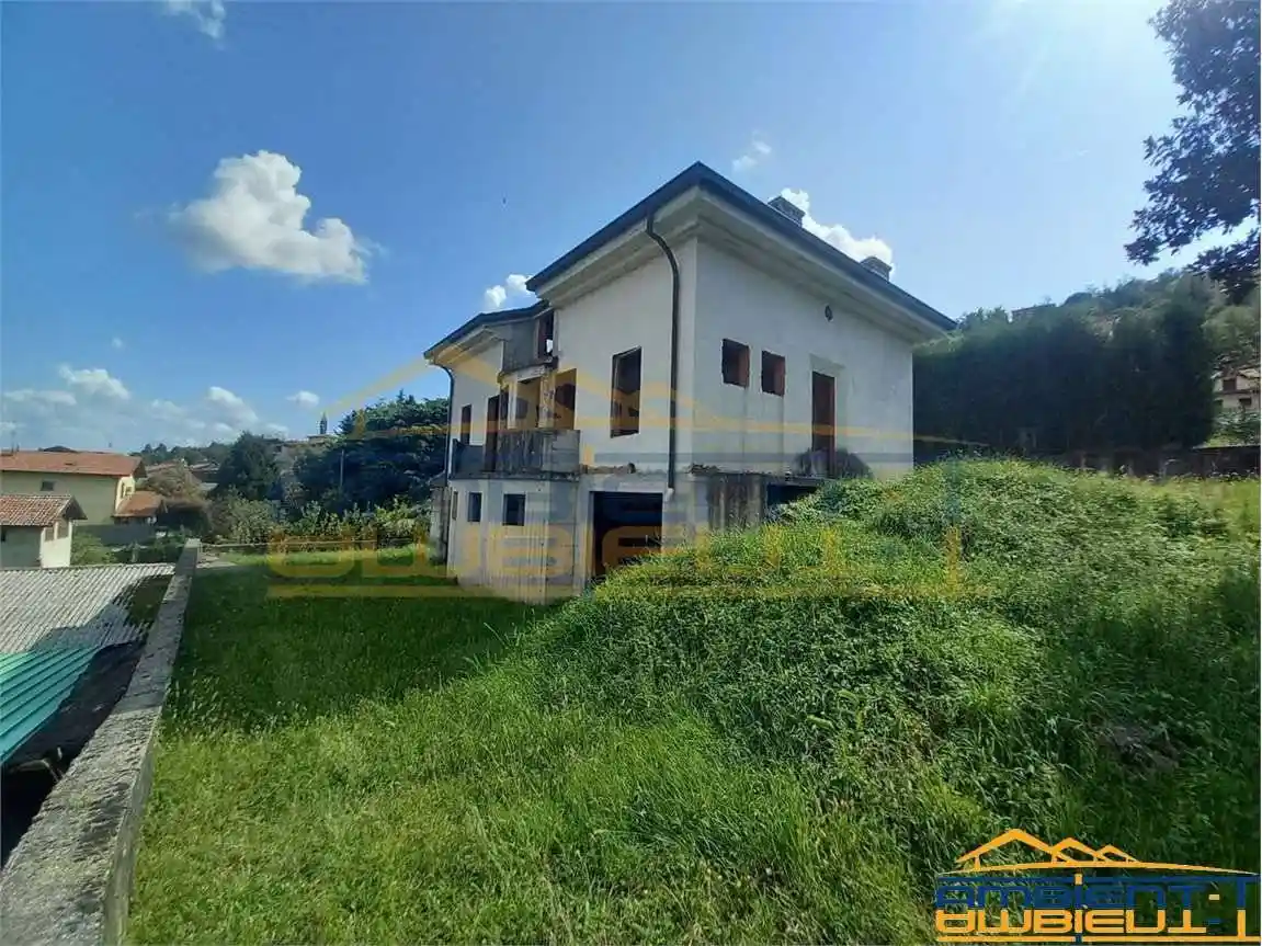 Villa in vendita a La Valletta Brianza