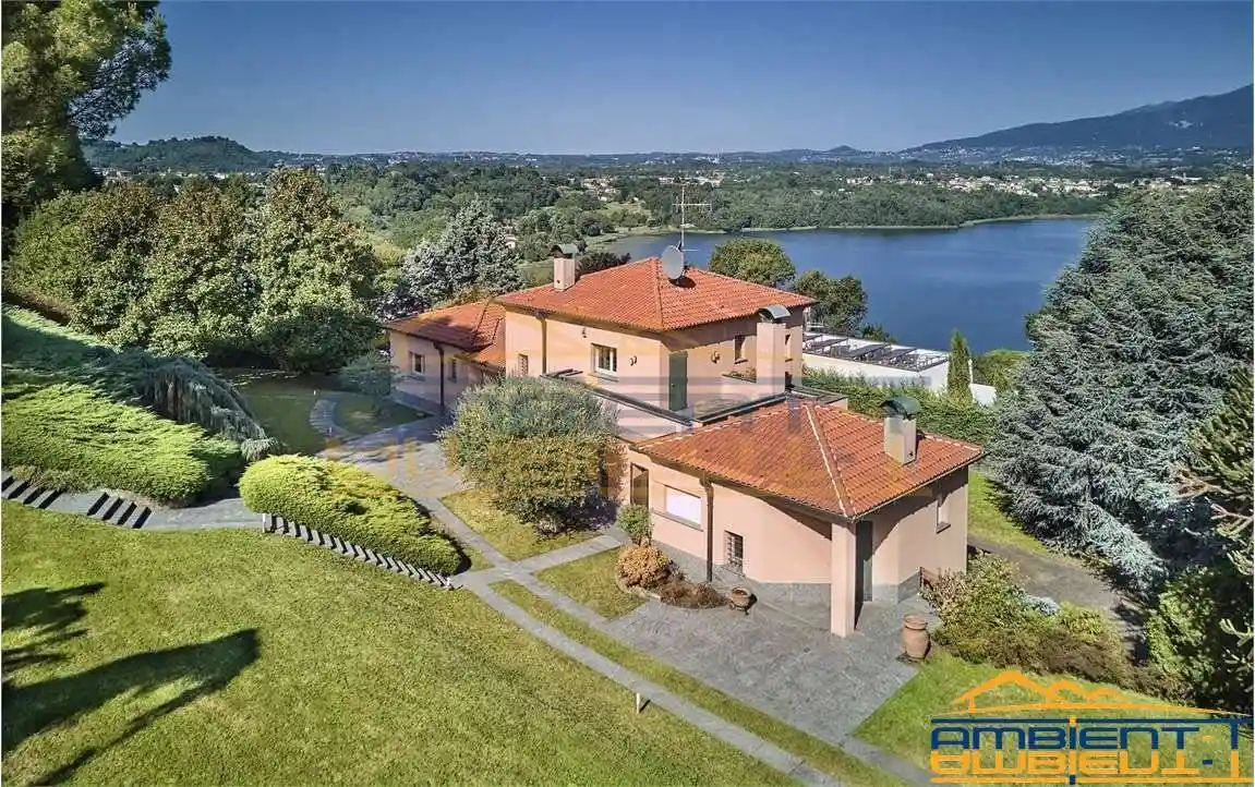 Villa in vendita a Oggiono