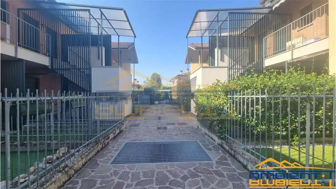 Appartamento in vendita a Lomagna