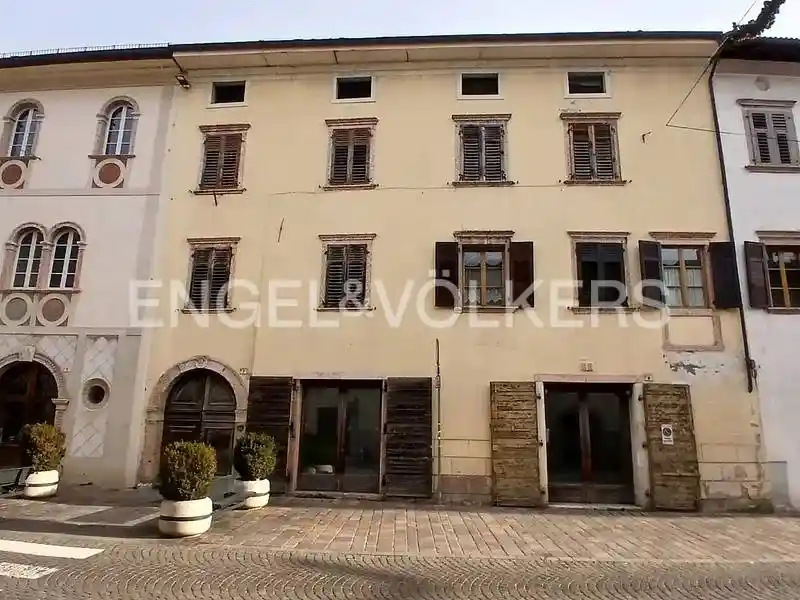 Palazzo - Edificio in vendita a Pergine Valsugana
