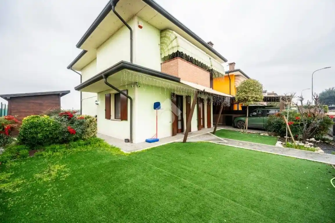 Villa in vendita a Motteggiana