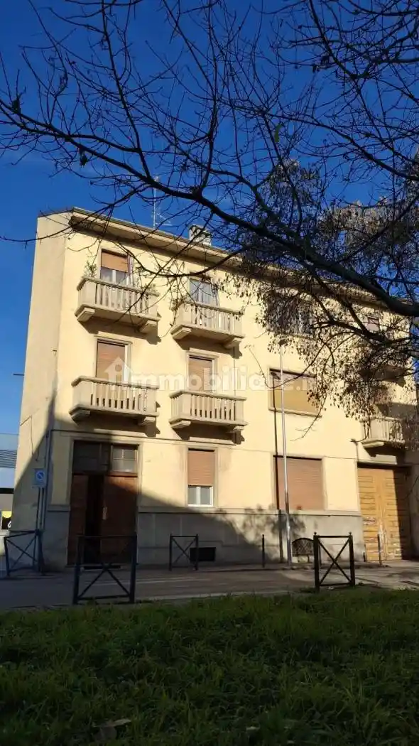 Palazzo - Edificio in vendita a Novara