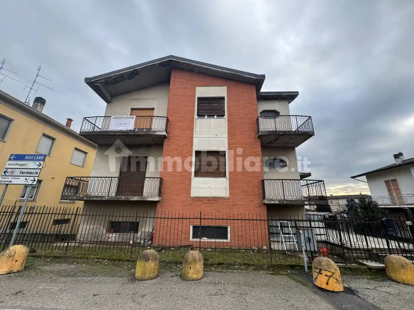 Palazzo - Edificio in vendita a Lardirago