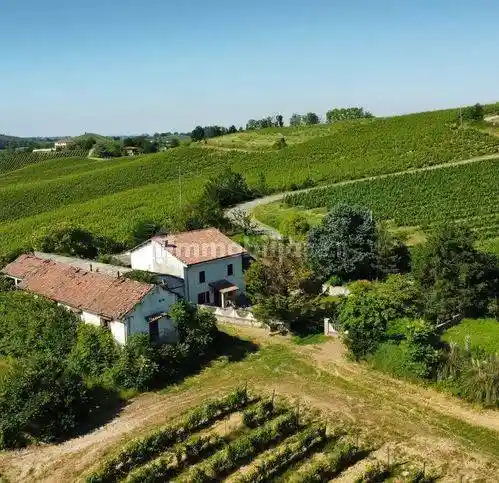 Villa in vendita a Nizza Monferrato