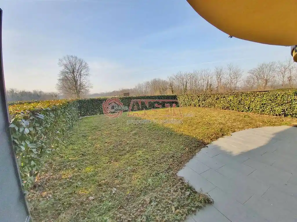 Appartamento in vendita a Lomagna