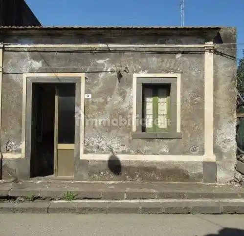 Villa in vendita a Piedimonte Etneo