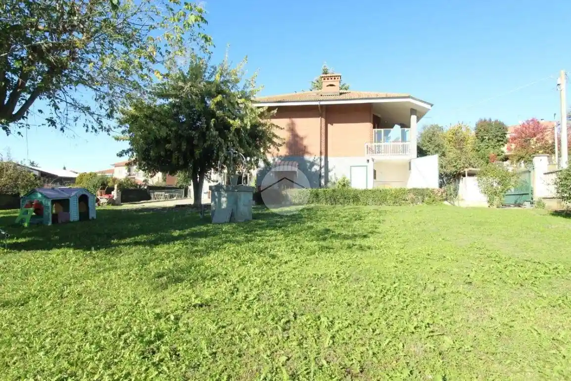 Villa in vendita a Ceresole Alba