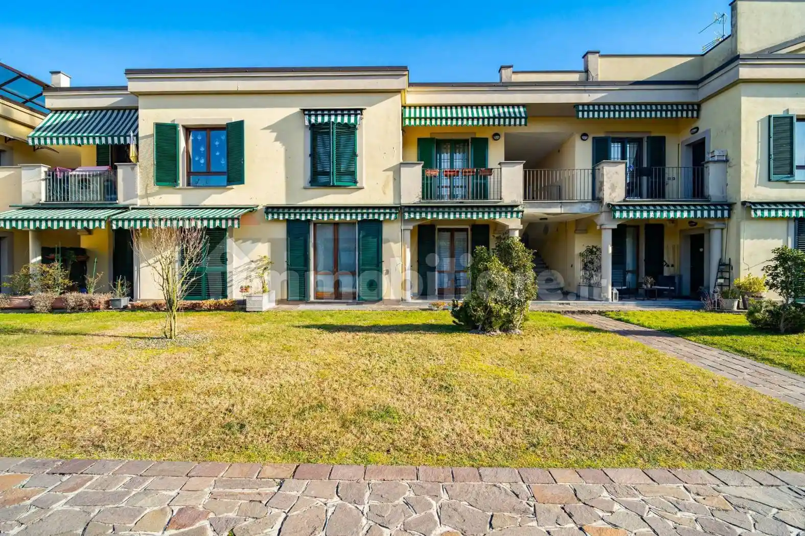 Appartamento in vendita a Carugo