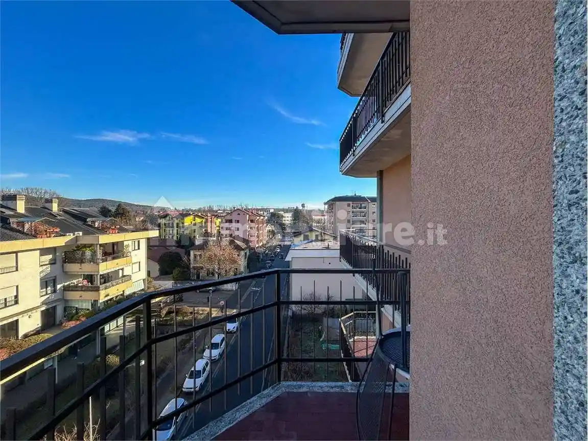 Appartamento in vendita a Sesto Calende