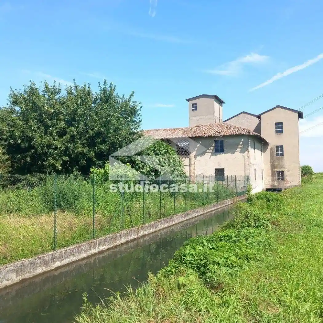 Rustico - Casale in vendita a Dovera