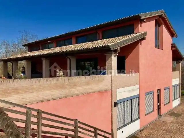 Villa in vendita a Montechiarugolo