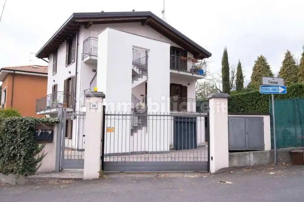 Appartamento in vendita a Luvinate