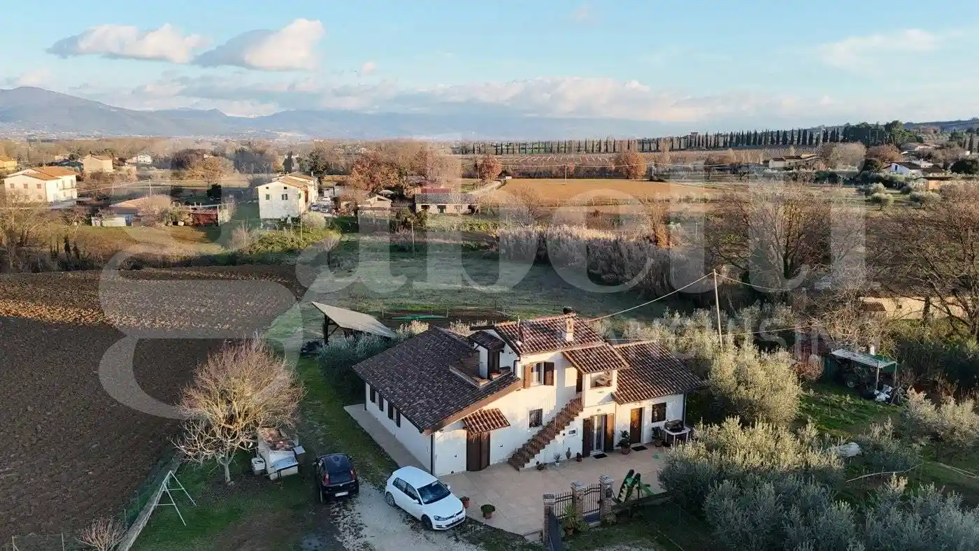 Casa indipendente in vendita a Bettona