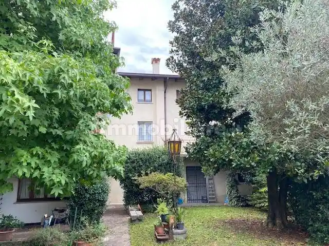 Palazzo - Edificio in vendita a Buttrio