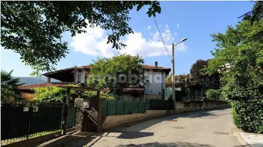 Appartamento in vendita a Besano