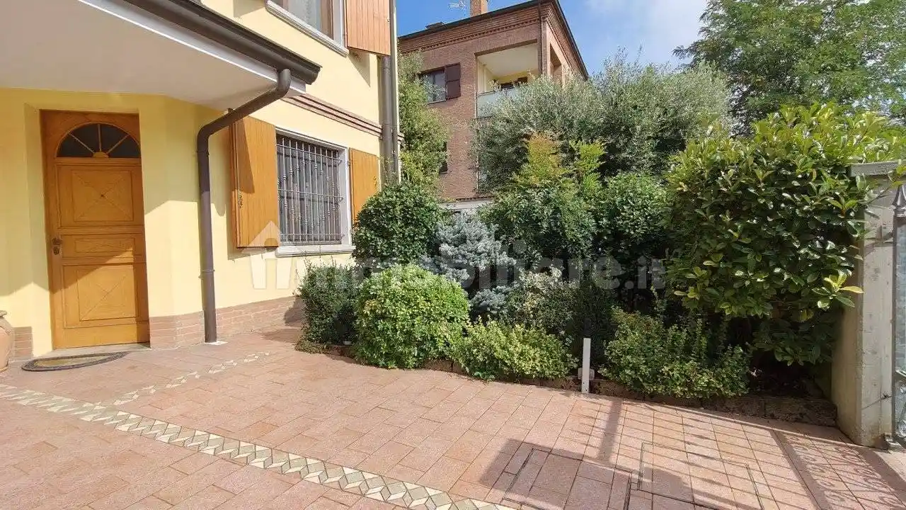 Villa in vendita a Campagnola Emilia