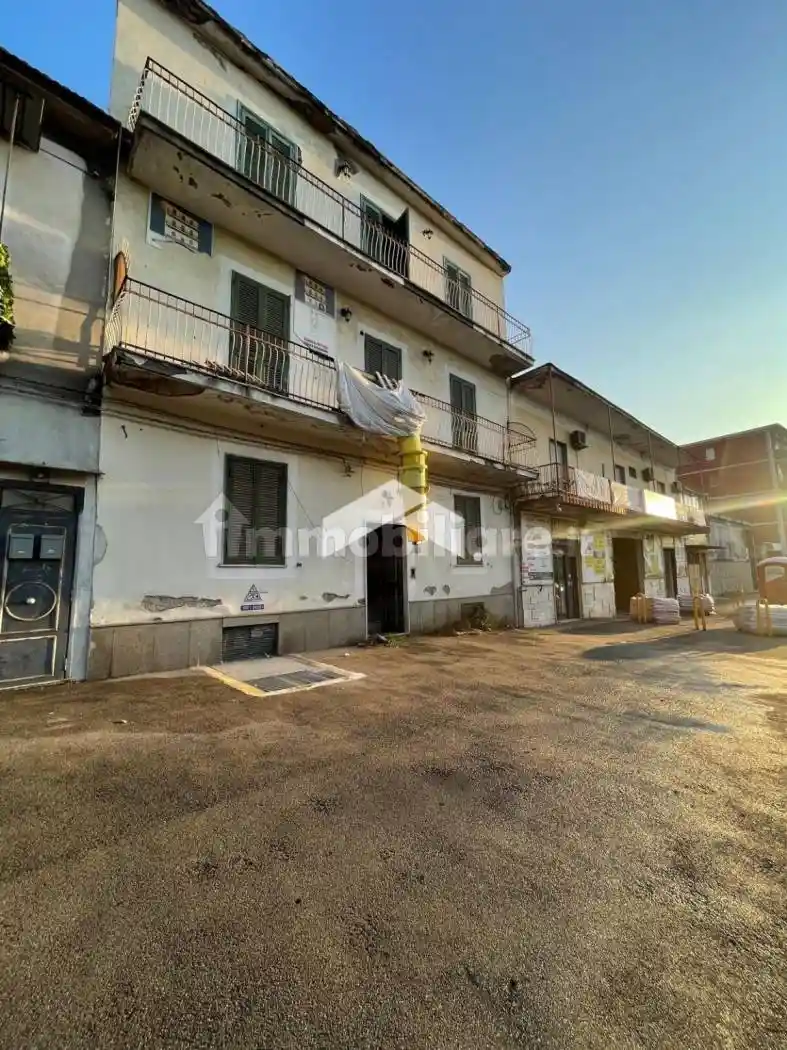 Palazzo - Edificio in vendita a Casoria