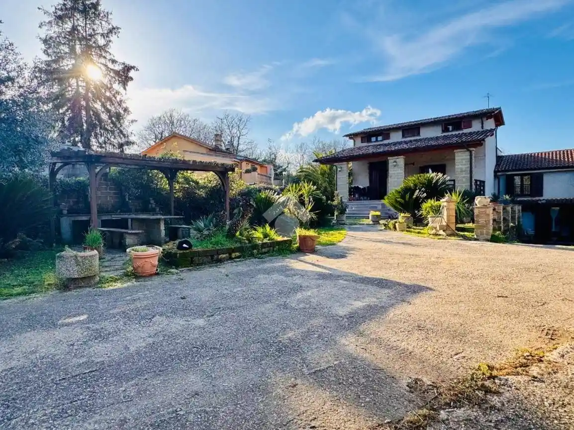 Villa in vendita a Bracciano
