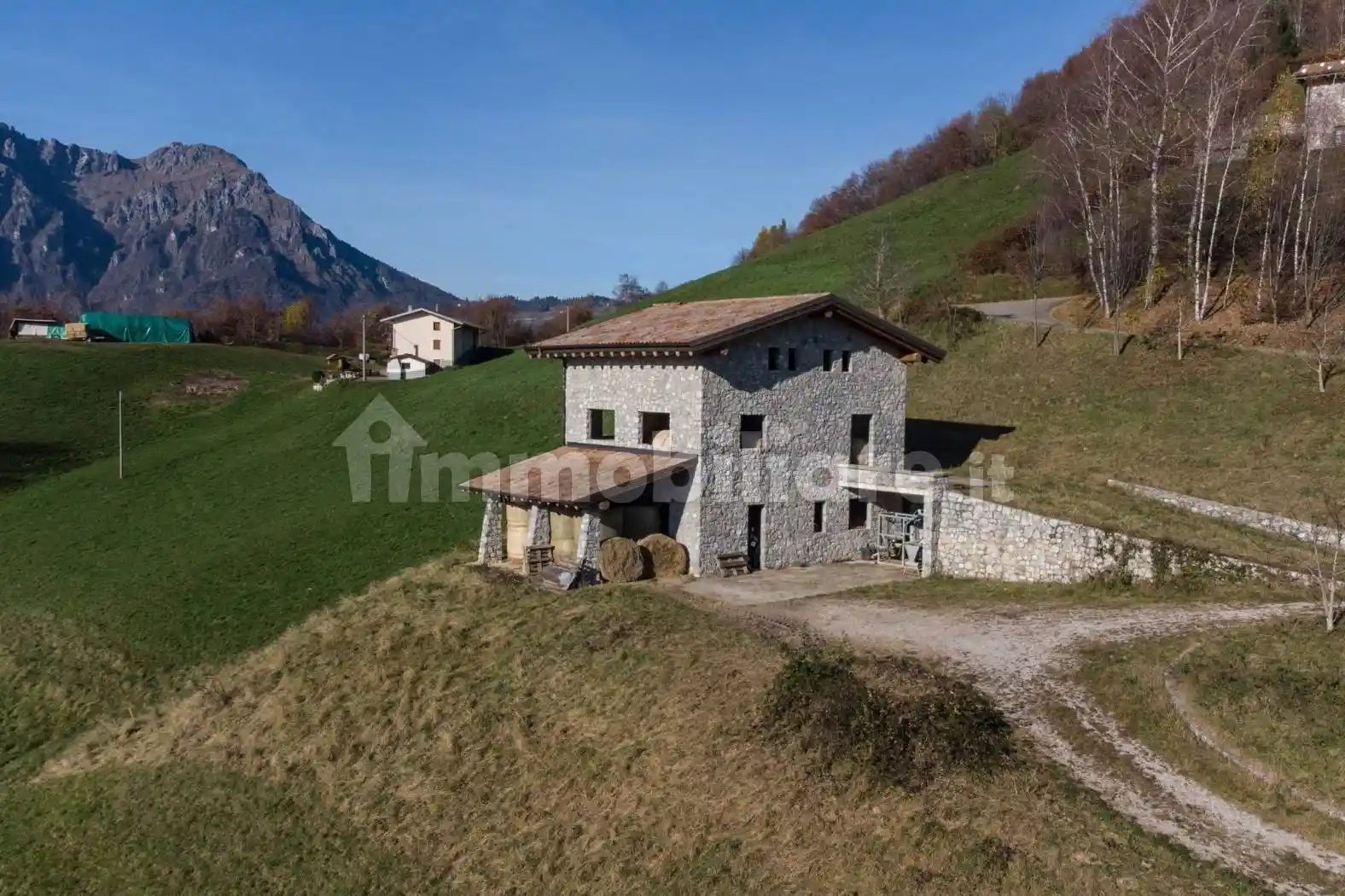 Villa in vendita a Gorno