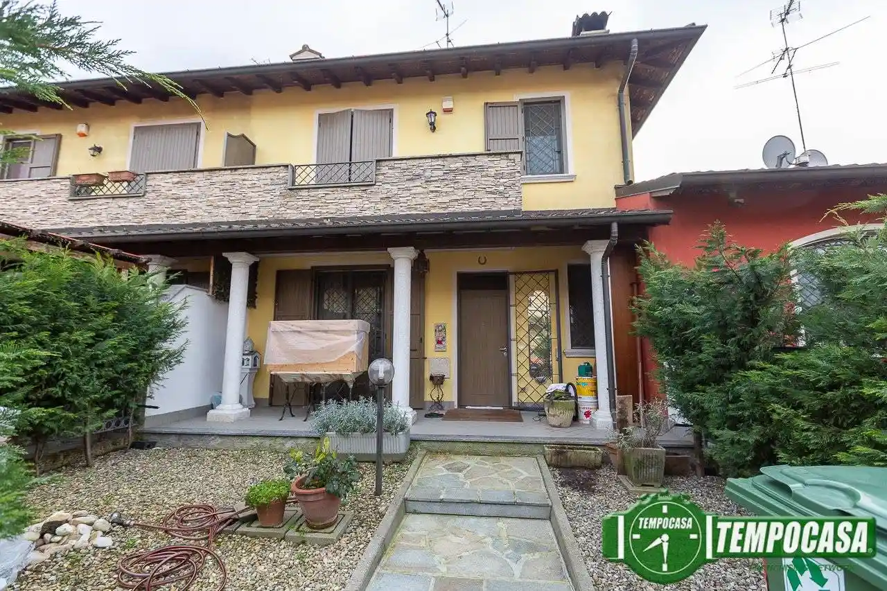 Villetta a schiera in vendita a Inverno e Monteleone