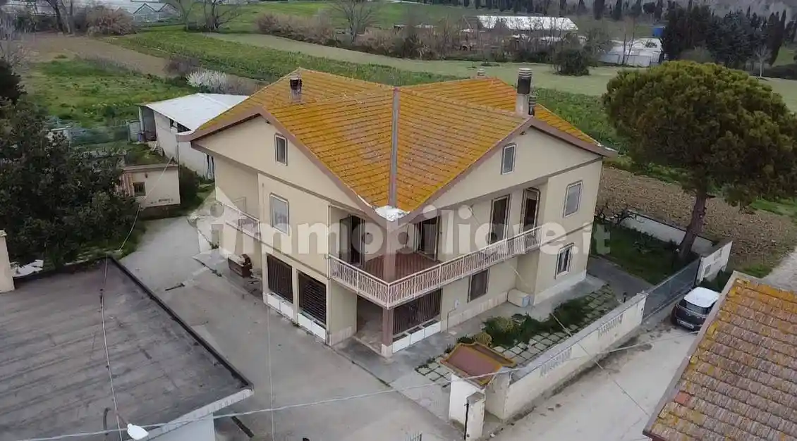 Casa indipendente in vendita a Collecorvino