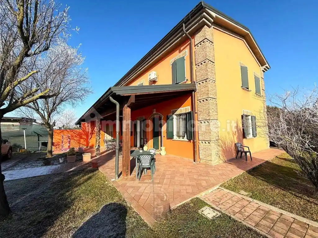 Casa indipendente in vendita a Finale Emilia