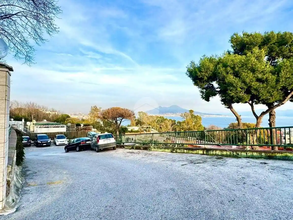 Appartamento in vendita a Napoli