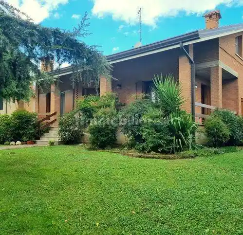 Villa in vendita a Riva del Po