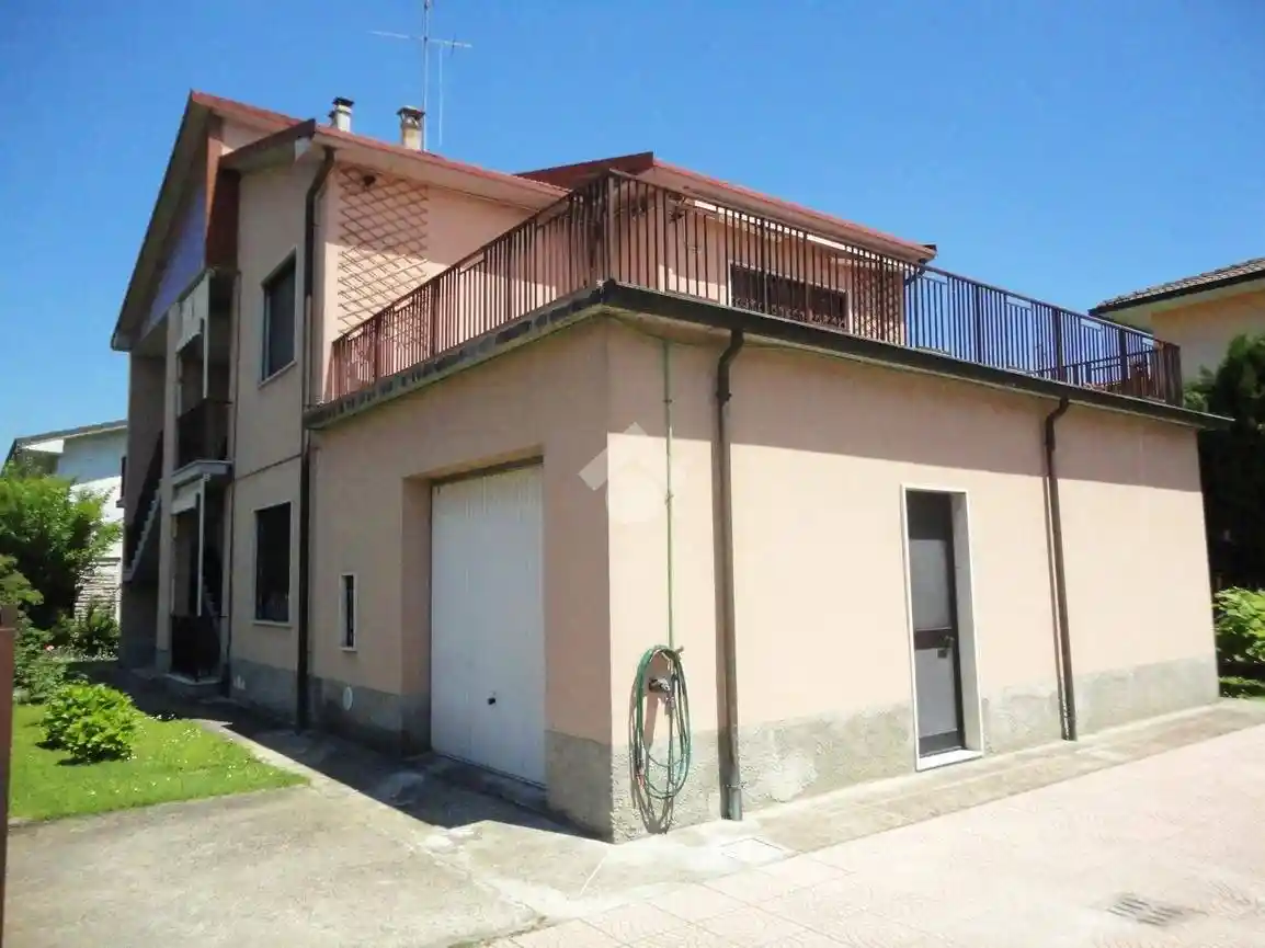 Villa in vendita a Peschiera Borromeo