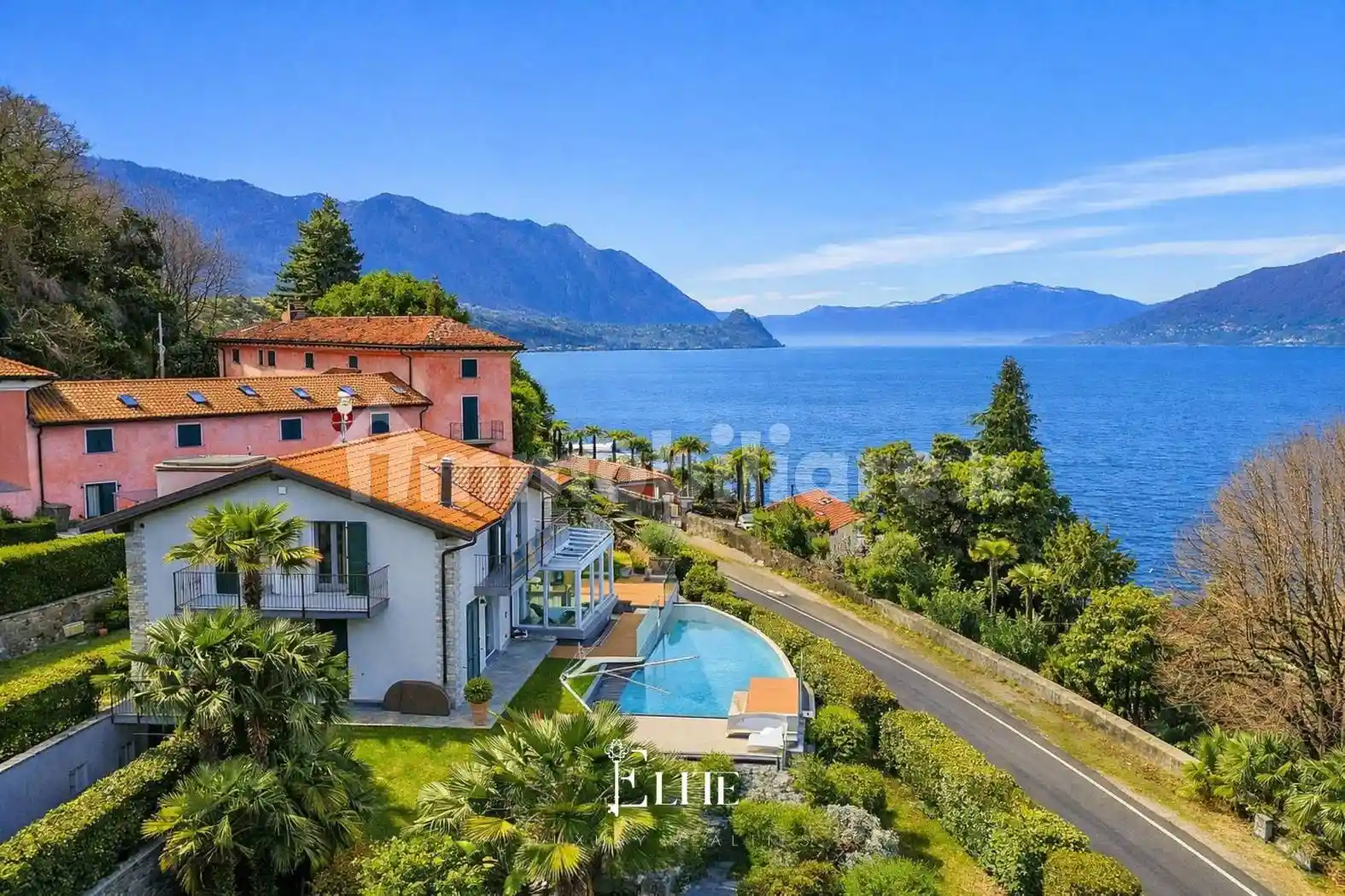 Villa in vendita a Brezzo di Bedero