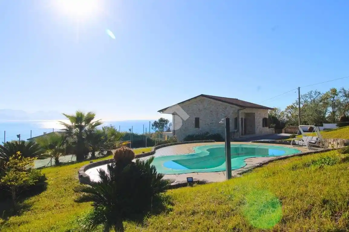 Villa in vendita a Ispani