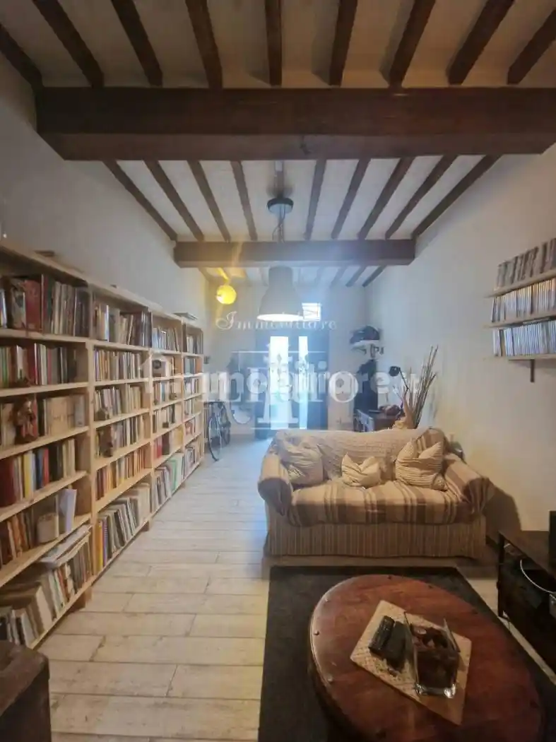 Casa indipendente in vendita a Campi Bisenzio