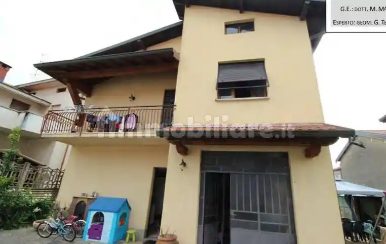 Casa indipendente in vendita a Fenegrò