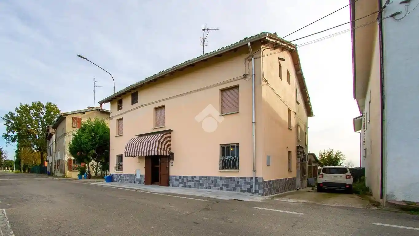 Casa indipendente in vendita a Reggio Emilia